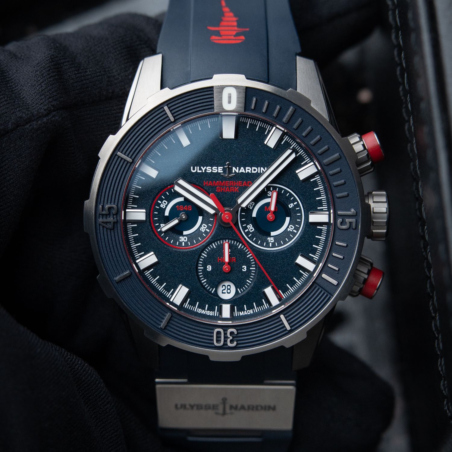 Ulysse Nardin Diver Chronograph Hammerhead Shark 300M Blue Red Titanium 44 Limited Edition Ulysse Nardin Diver Chronograph Hammerhead Shark 300M Blue Red Titanium 44 Limited Edition