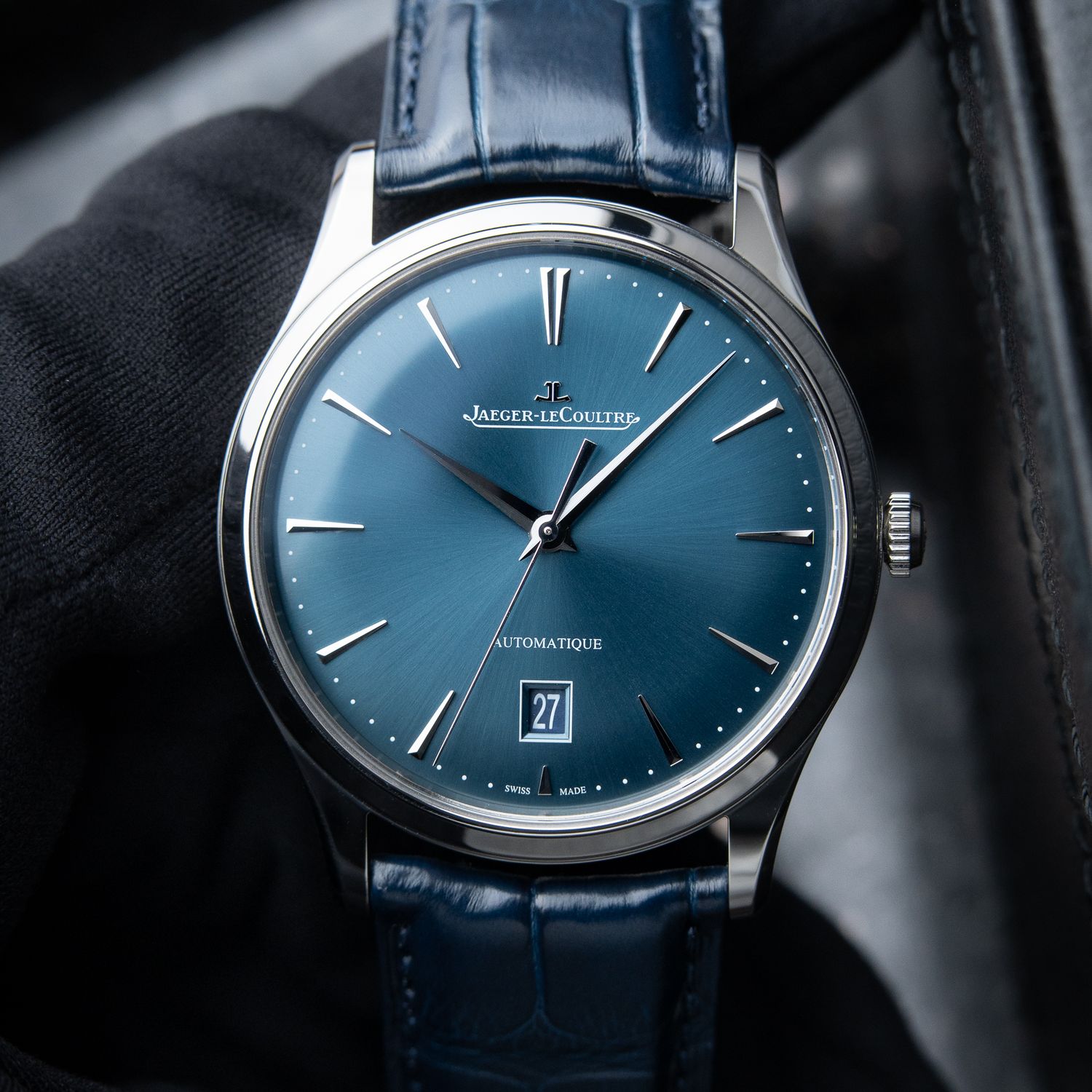 Jaeger-LeCoultre Master Ultra Thin Blue Sunburst Dial Date Automatic 39mm