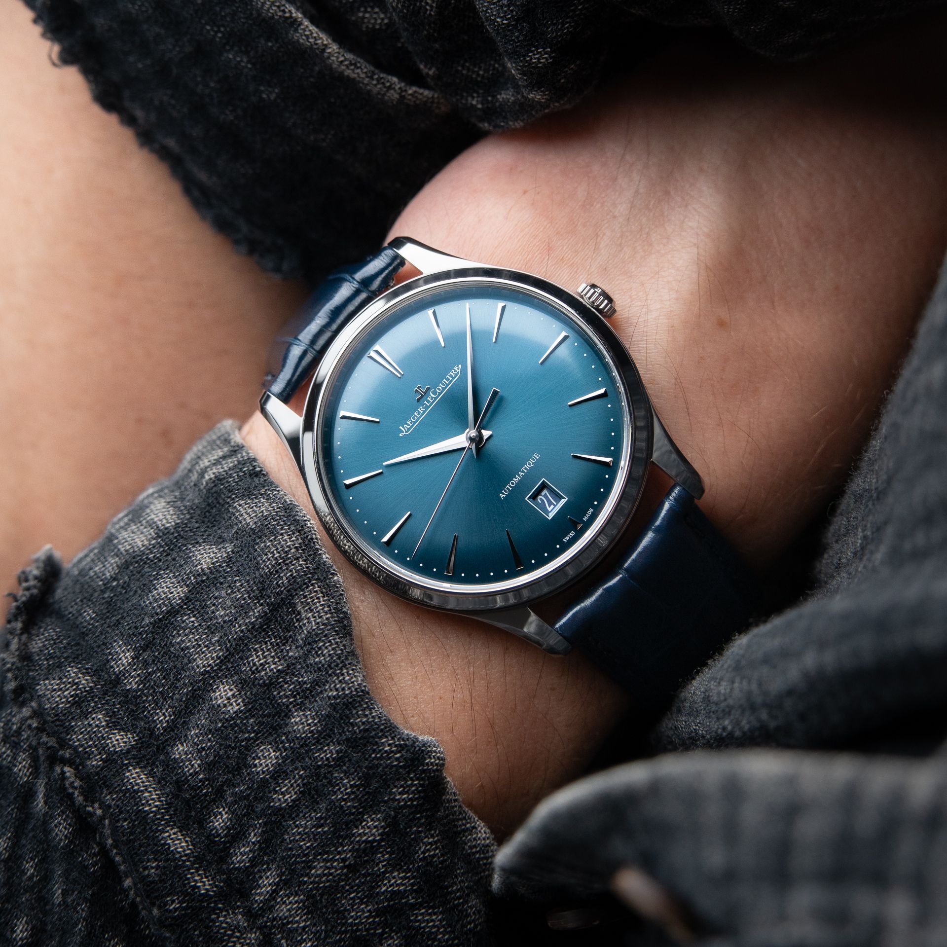 Jaeger-LeCoultre Master Ultra Thin Blue Sunburst Dial Date Automatic 39mm