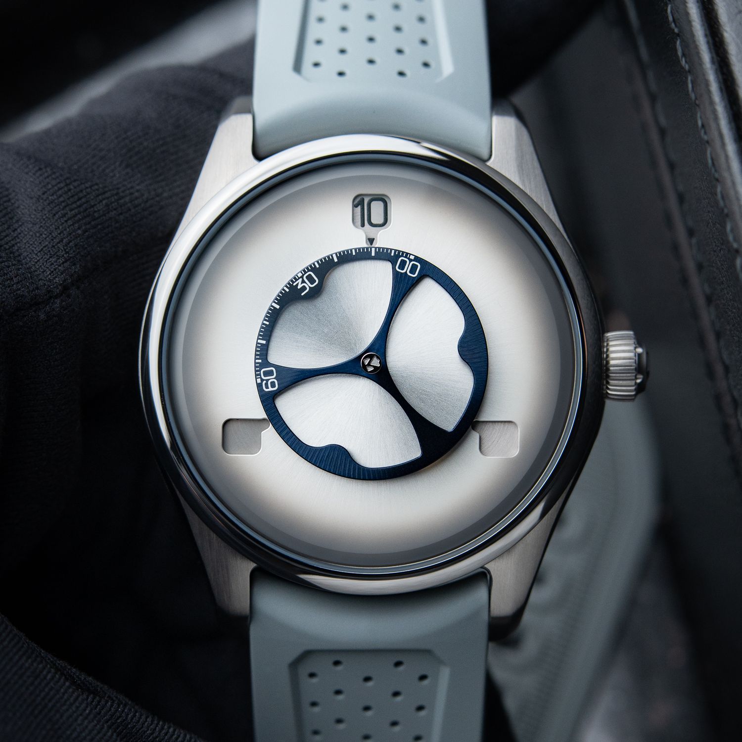 H.Moser & Cie. Pioneer Flying Hours UNWORN 2026 White Fumé 42.8 Automatic H.Moser & Cie. Pioneer Flying Hours UNWORN 2026 White Fumé 42.8 Automatic