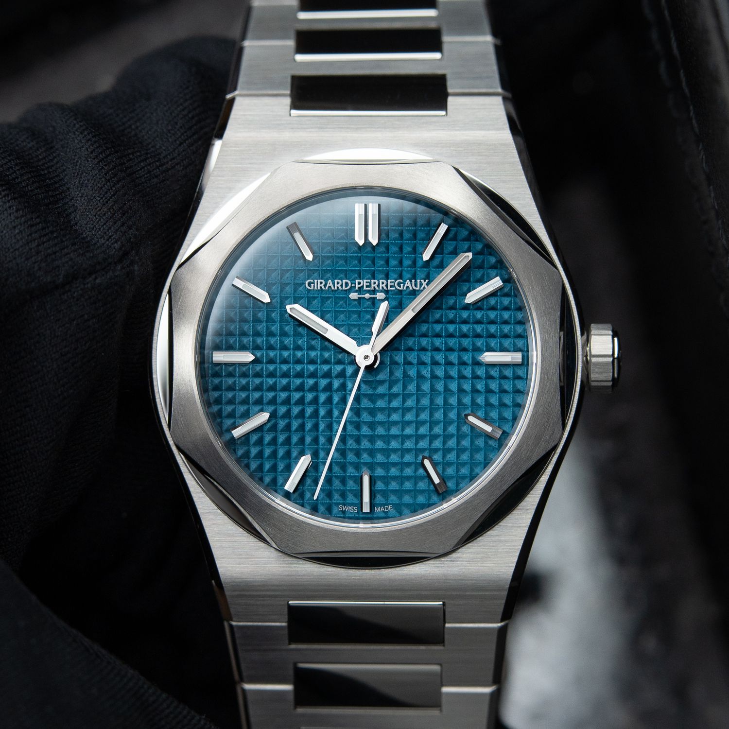 Girard Perregaux Laureato Fifty 50 UNWORN 2026 Blue Enamel Dial Steel 39mm
