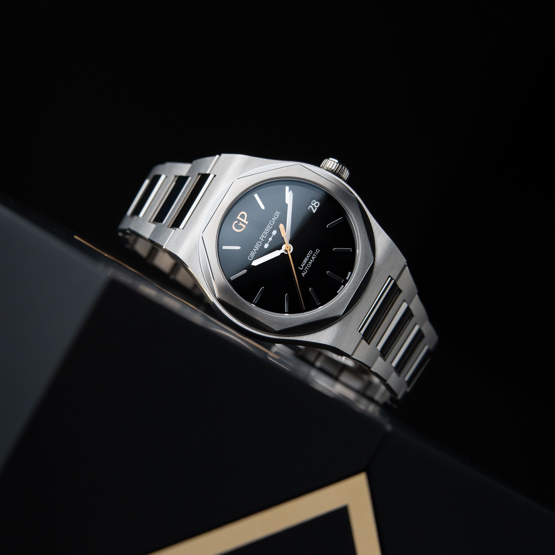 Girard Perregaux Laureato UNWORN 2026 Black Onyx Dial Infinity Edition 42