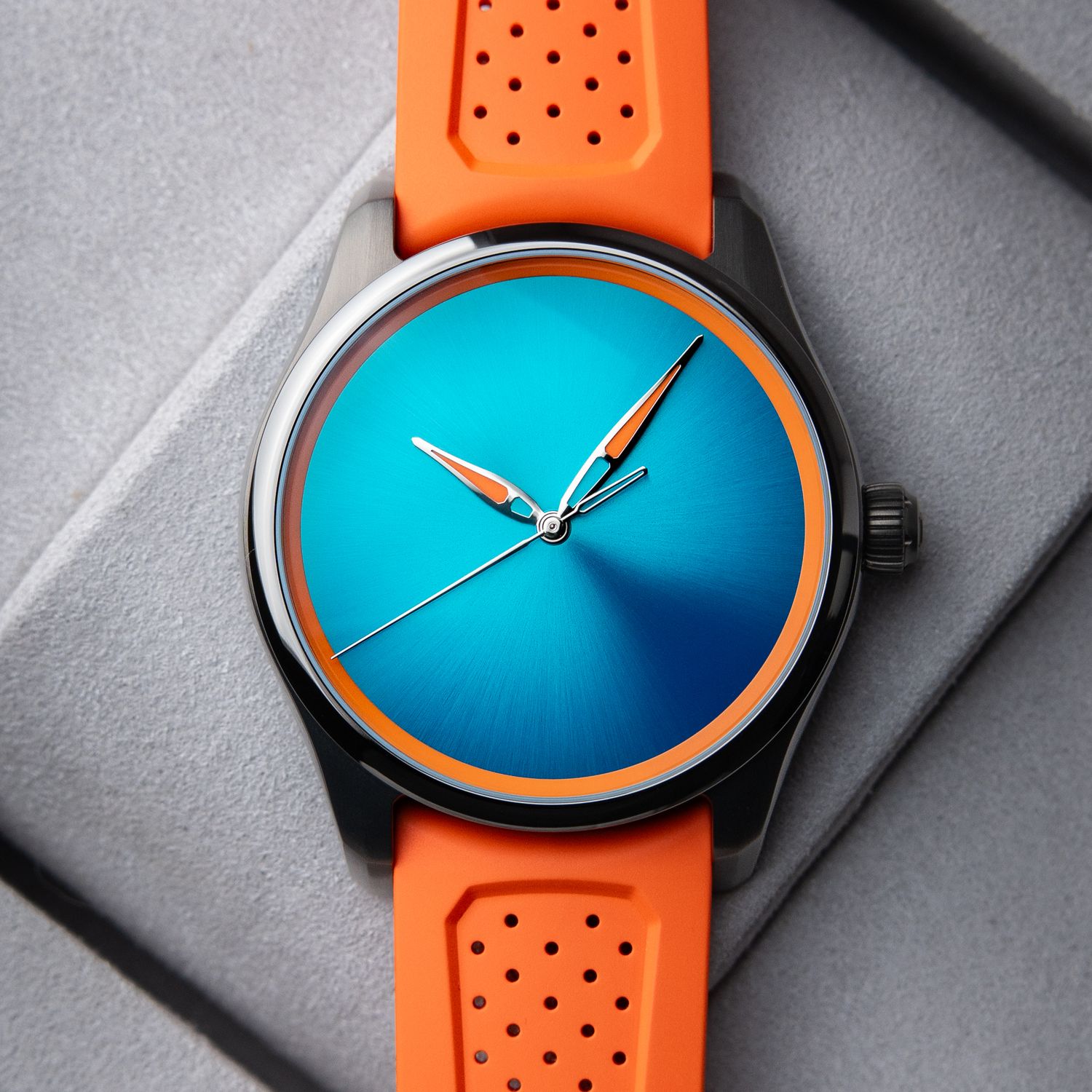 H.Moser & Cie. Pioneer Centre Seconds CLEAN 10/2025 Spiced Aqua DLC Steel