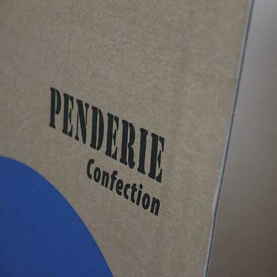Carton penderie avec tringle