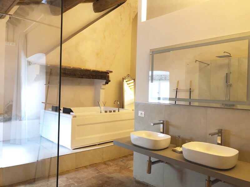 Soggiorno ad Arezzo in B&amp;B Affittacamere 2 persone Suite Deluxe   Idromassaggio e 6 bottiglie di Chianti Borgunto