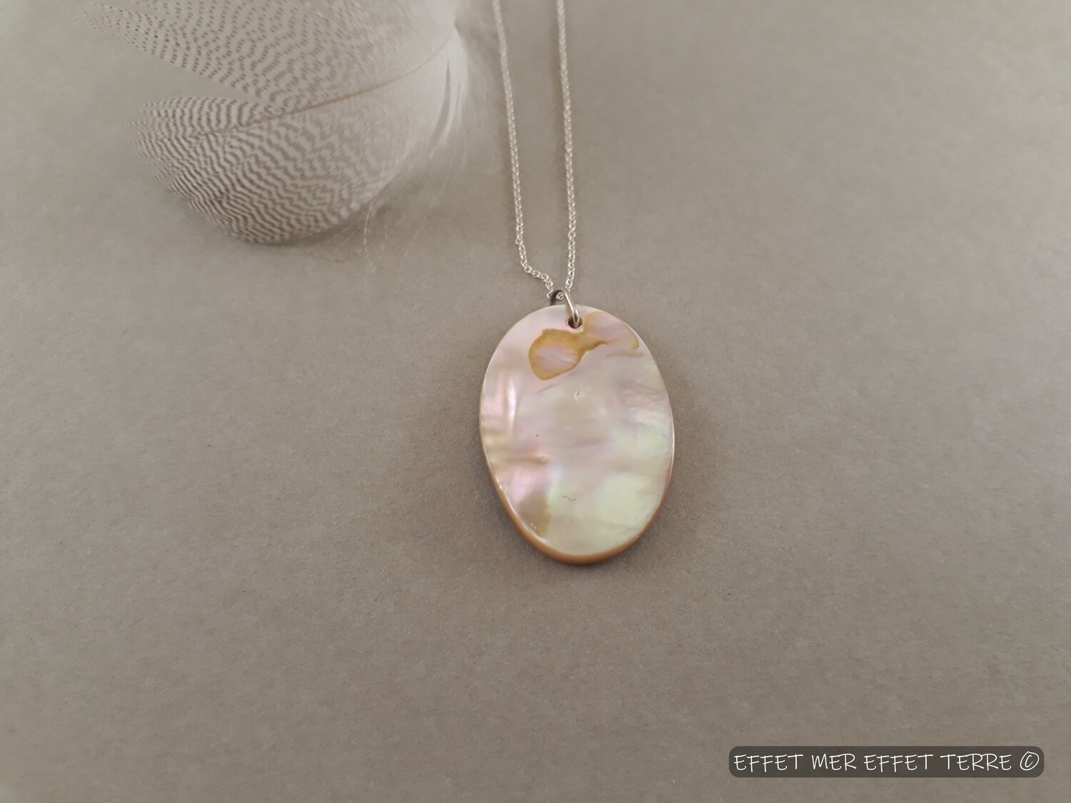 Pendentif ovale nacre