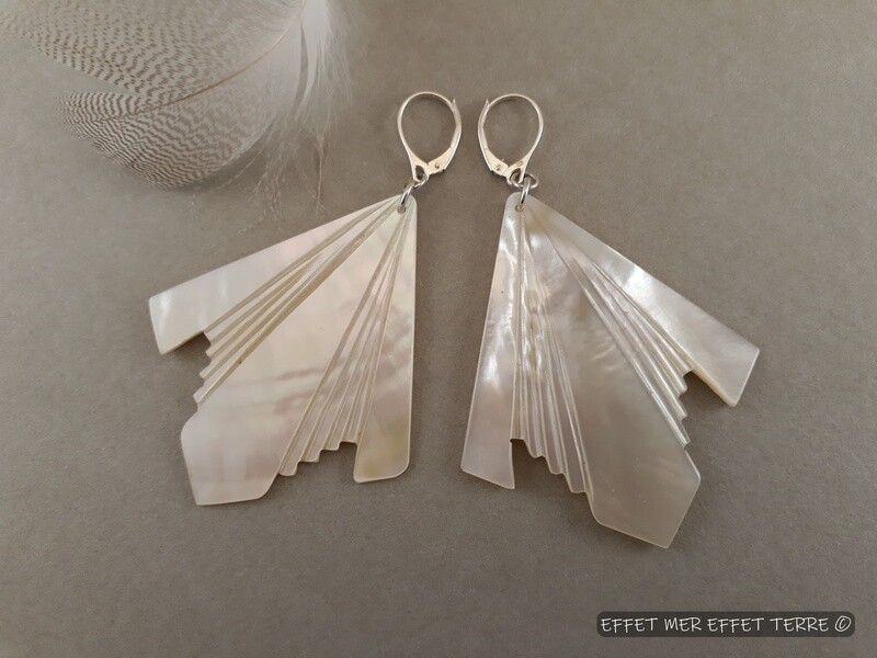 Boucles d&#39;oreille Art déco nacre blanche