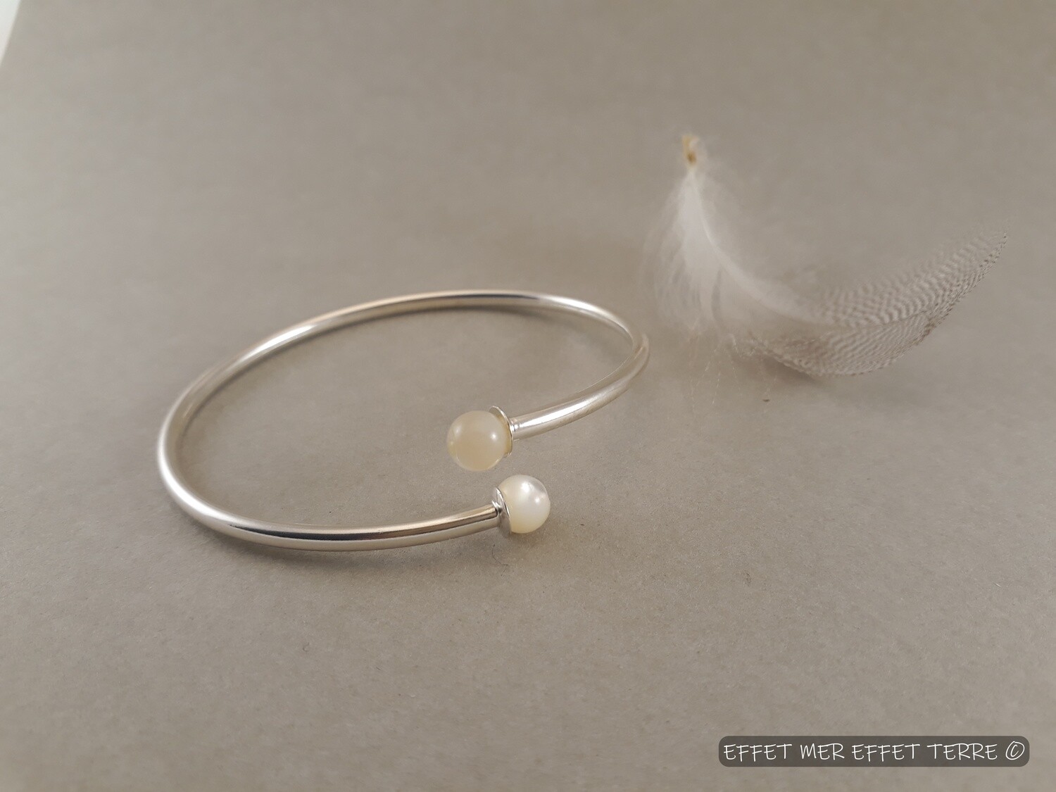 Bracelet argent souple grande taille et deux perles nacre blanche