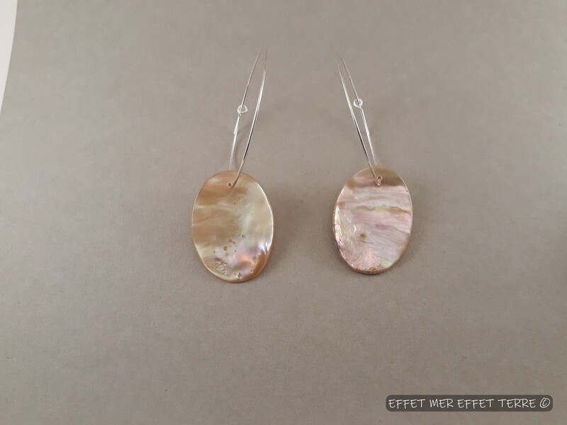 Boucles d&#39;oreille créole et oval nacre