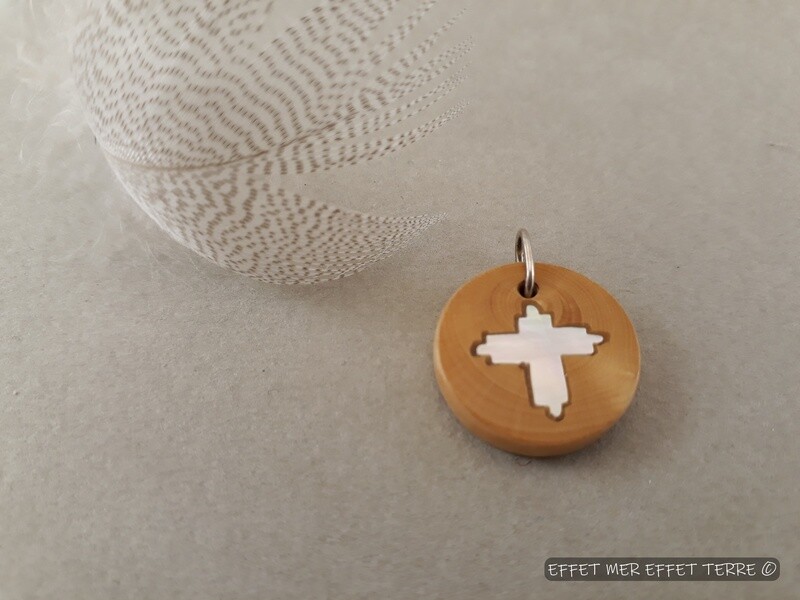 Marqueterie croix buis et nacre blanche