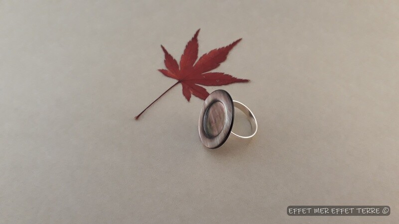 Bague ronde nacre grise
