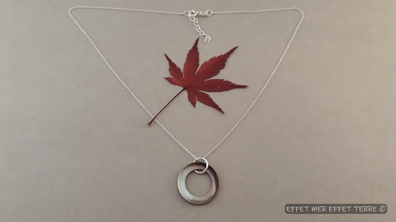 Pendentif anneau nacre grise petit modèle