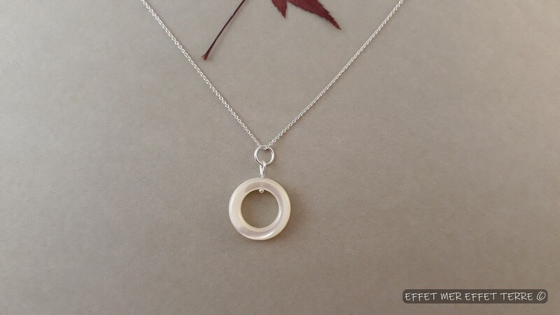 Pendentif anneau nacre