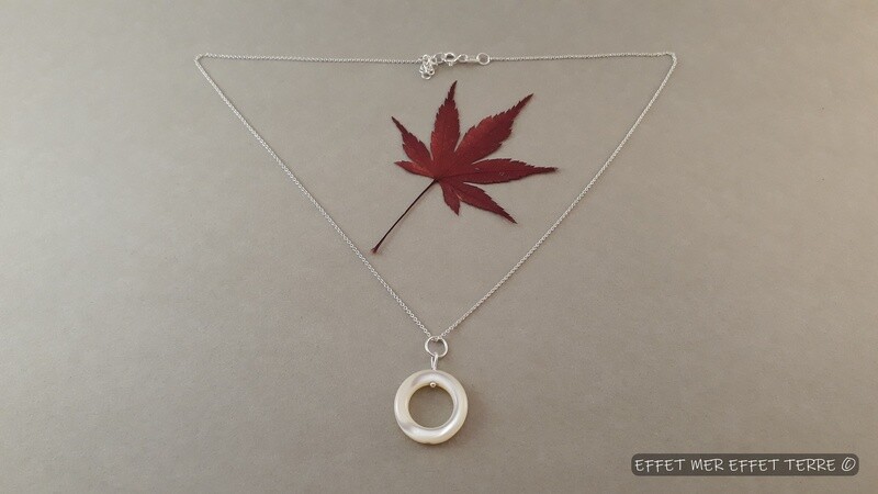 Pendentif anneau nacre