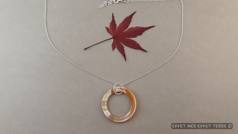Pendentif anneau nacre Goldfish