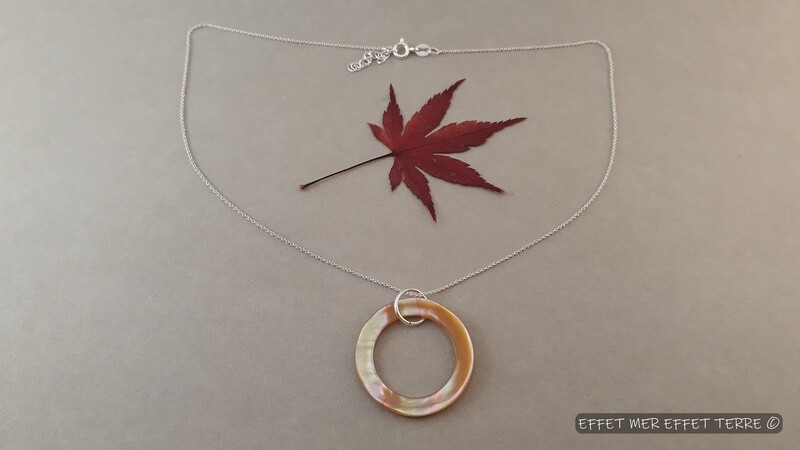 Pendentif anneau nacre Goldfish