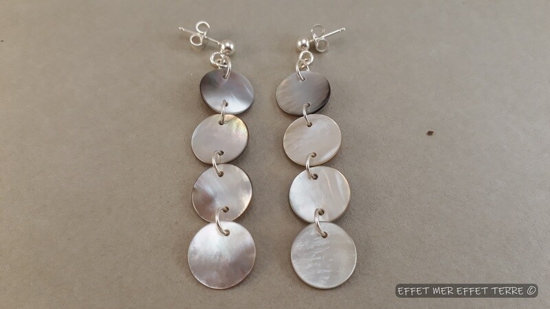 Boucles d'oreilles nacre grise 45 pions