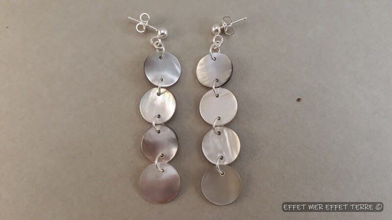 Boucles d&#39;oreilles nacre grise 45 pions