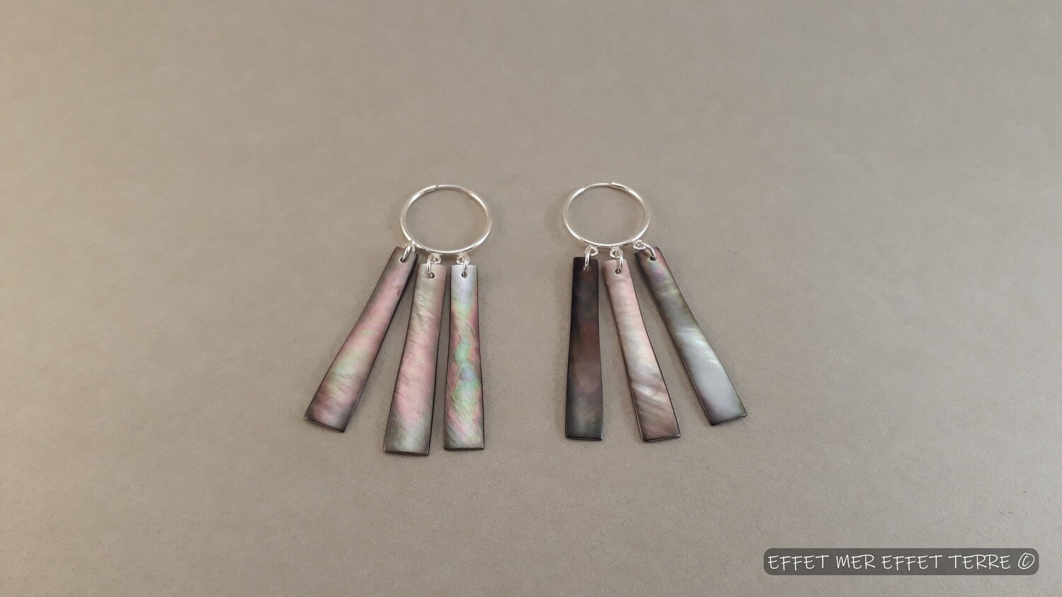 Boucles d&#39;oreilles 3 nacres grise