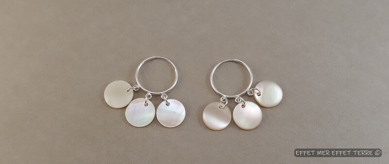 Boucles d&#39;oreilles 3 pions nacres Troca