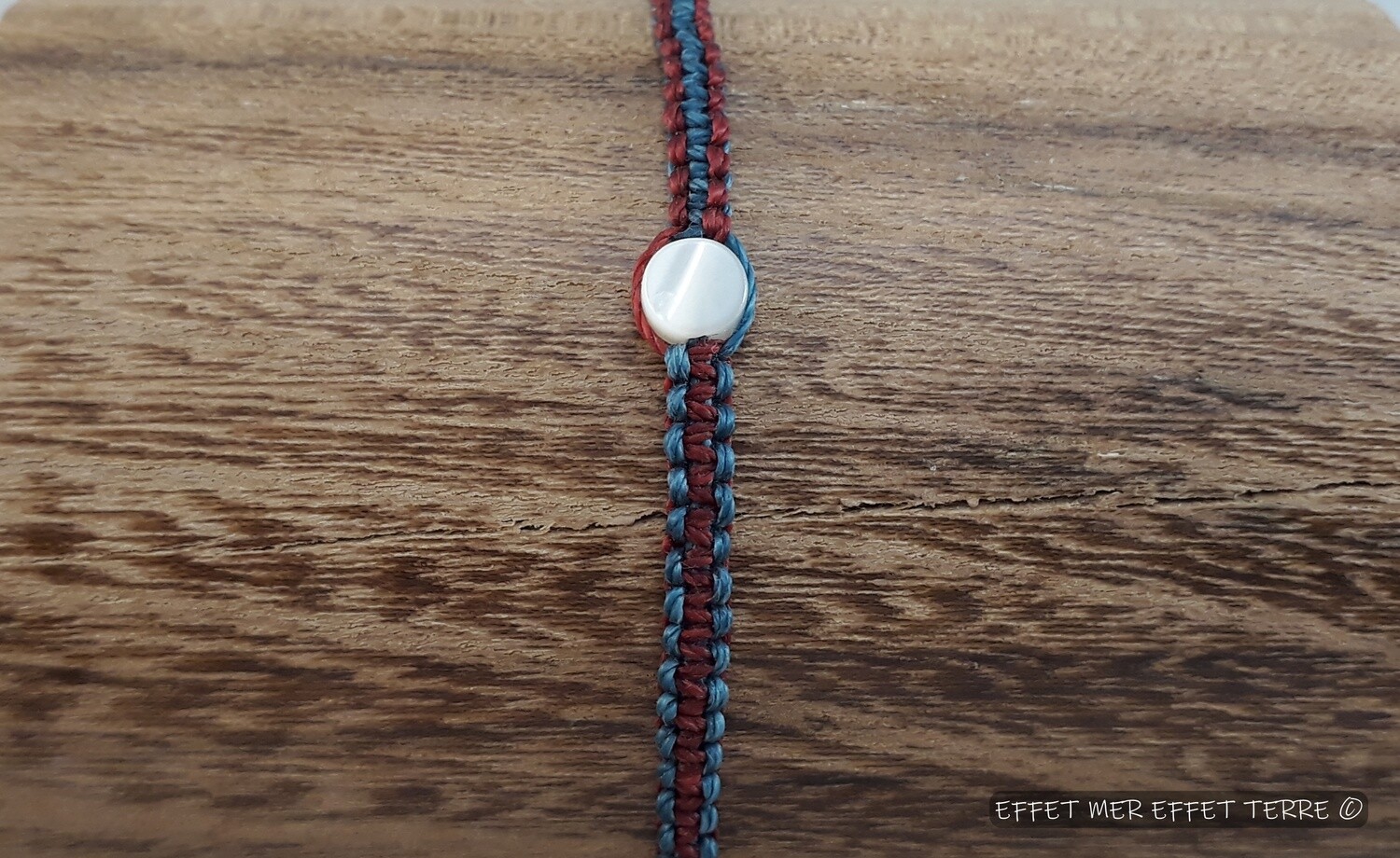 Bracelet macramé bleu/rouge et perle nacre