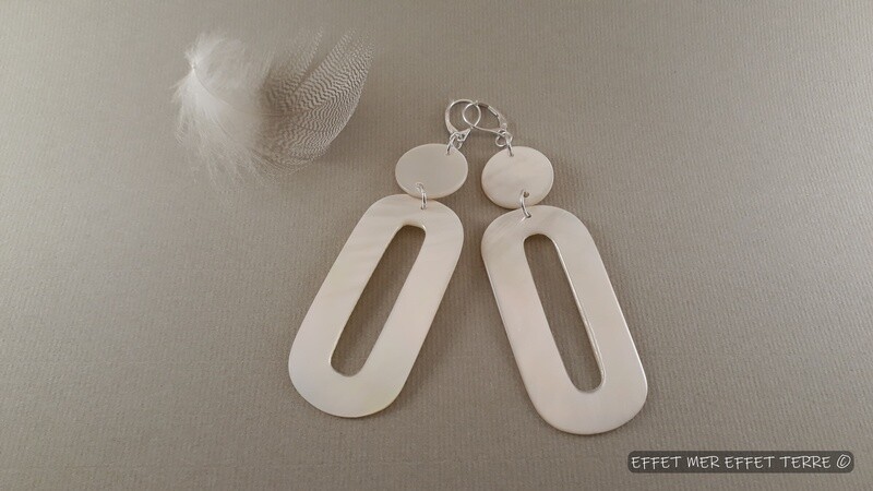 Boucles d&#39;oreilles chic 2 nacre blanche