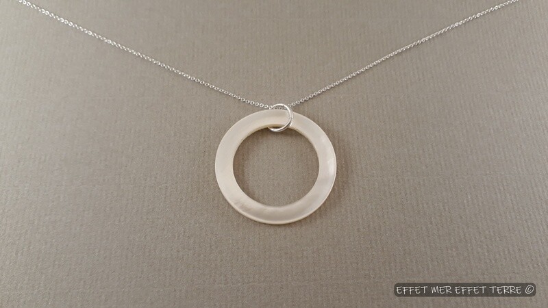 Pendentif anneau nacre blanche grand modèle