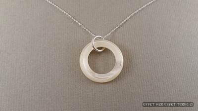 Pendentif anneau nacre blanche petit modèle