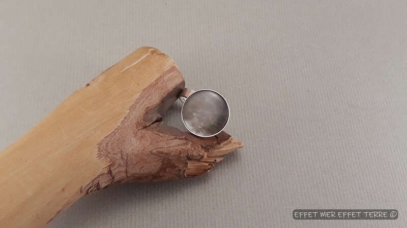Bague argent sertie Nacre Grise petit modèle