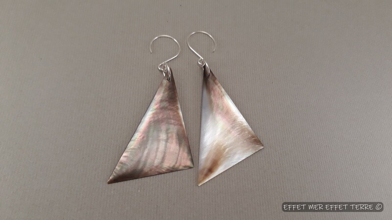 Boucles d&#39;oreille Nacre Grise triangle