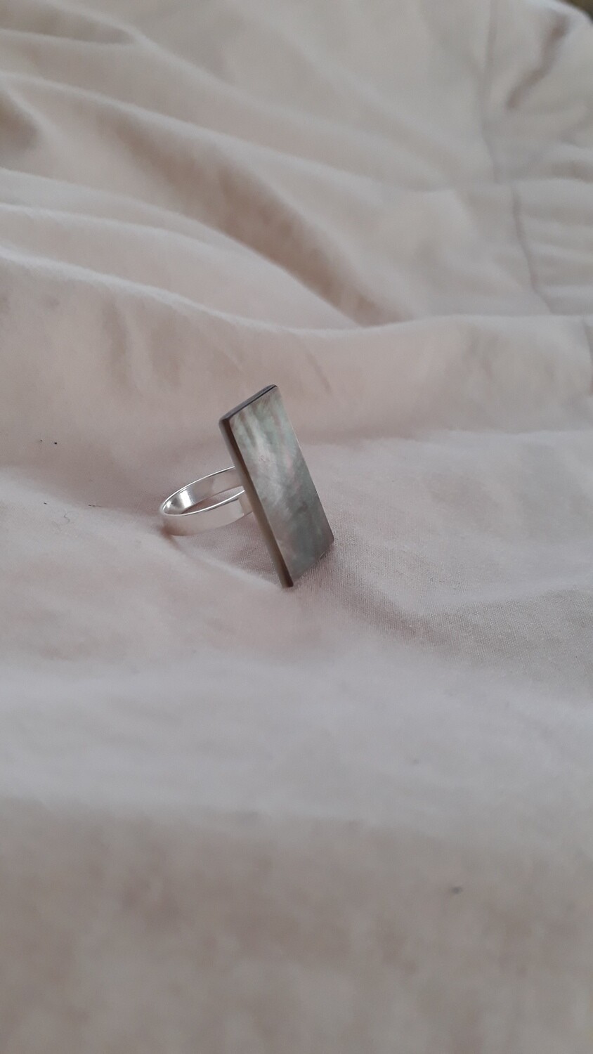 Bague rectangulaire nacre grise