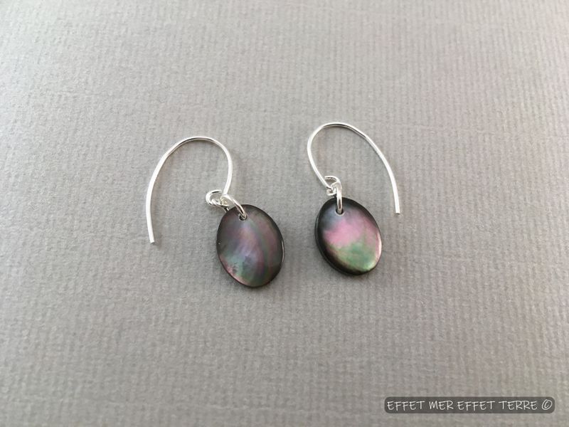 Boucles d&#39;oreilles petit pion nacre grise