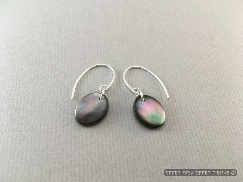 Boucles d'oreilles petit pion nacre grise