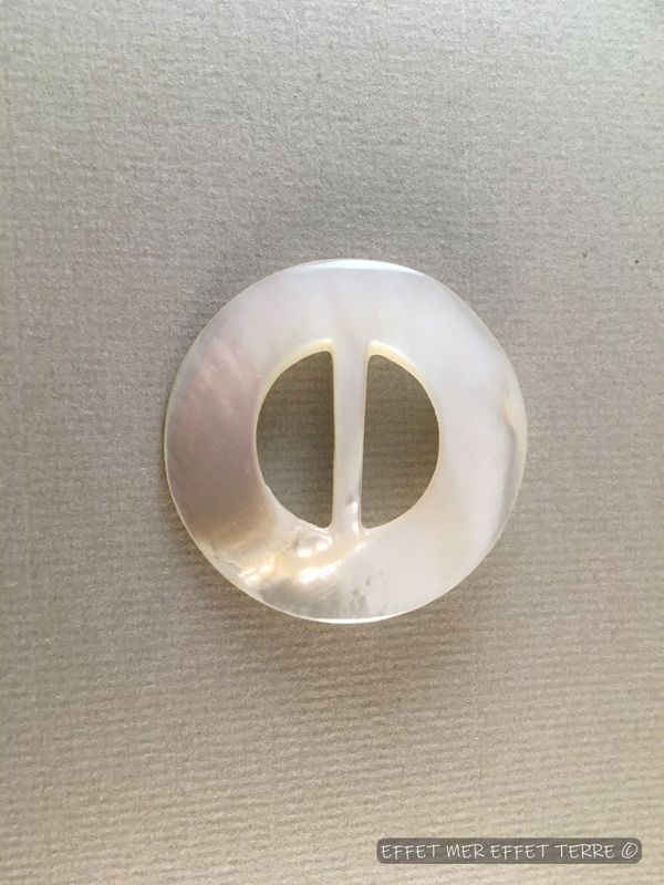 Broche nacre blanche