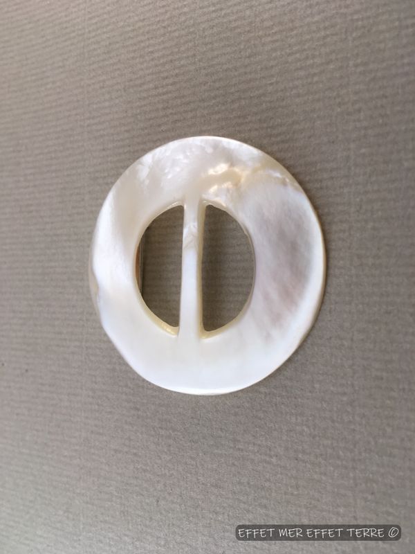 Broche nacre blanche