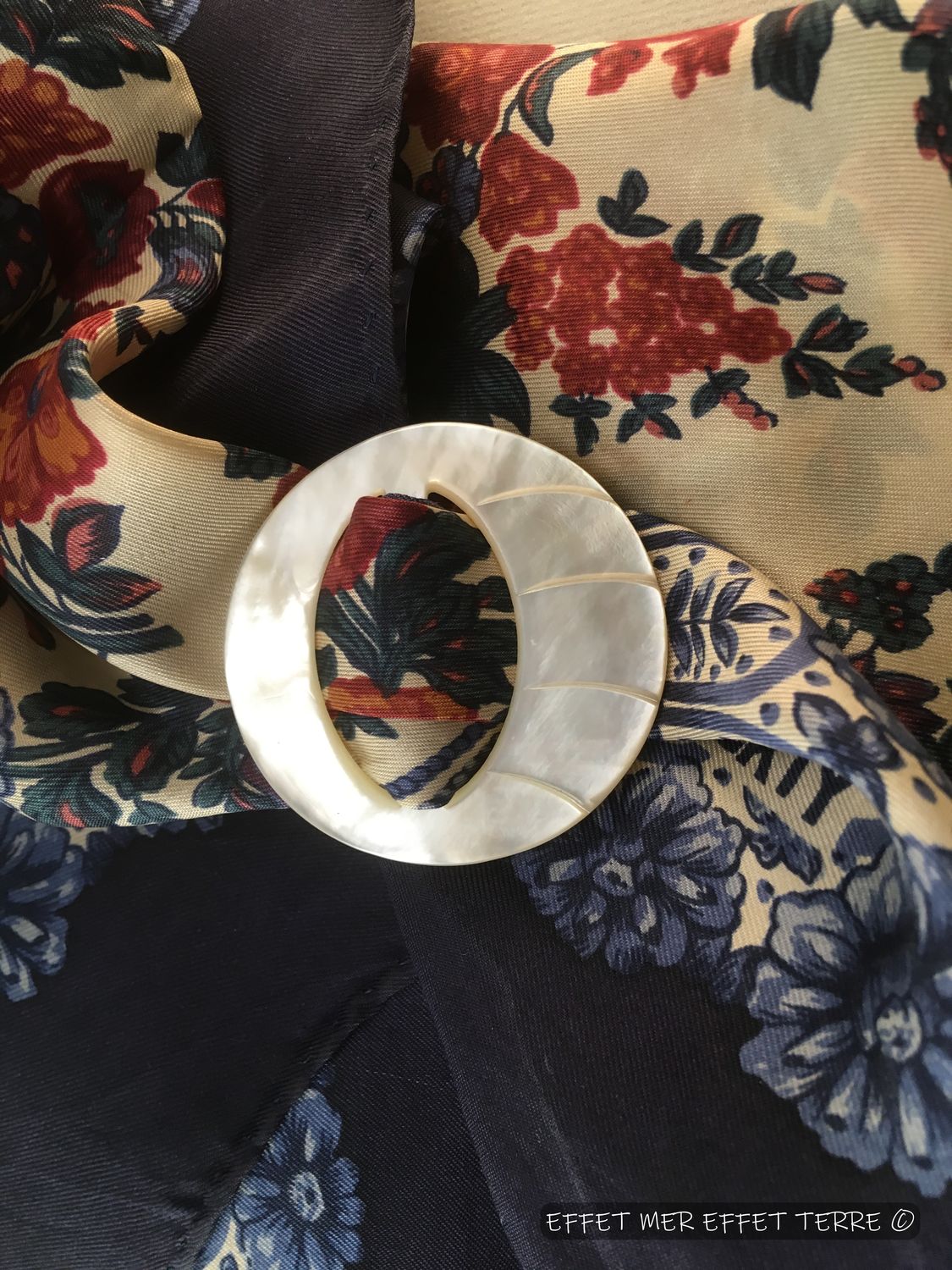 Anneau foulard nacre blanche