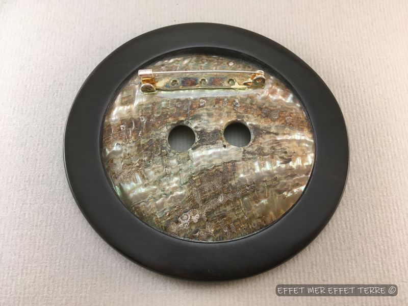 Broche bouton ébène et nacre Haliotide