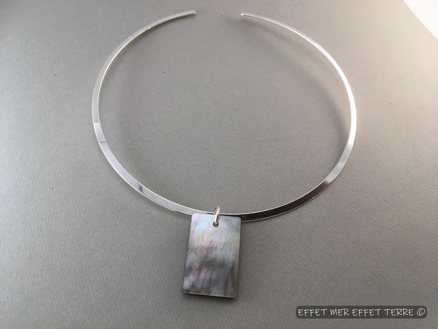 Pendentif rectangle nacre grise
