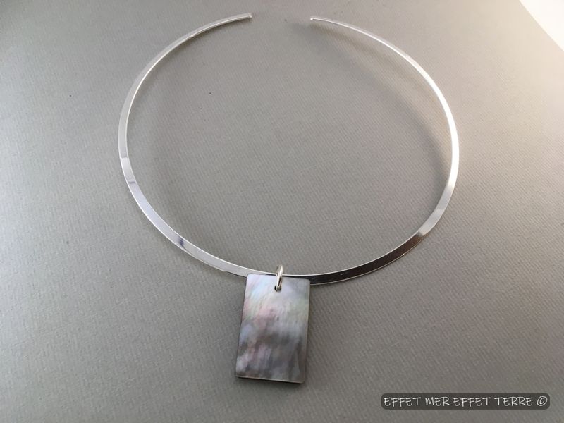 Pendentif rectangle nacre grise