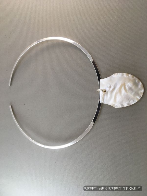 Pendentif gravé nacre blanche