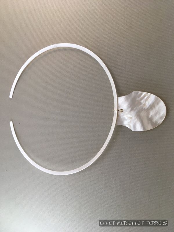 Pendentif gravé nacre blanche