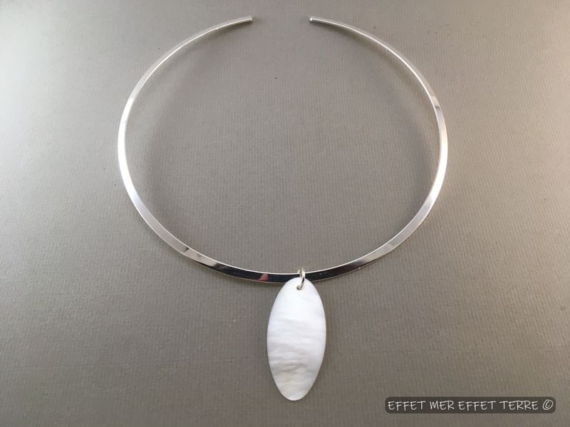 Pendentif allongé nacre blanche
