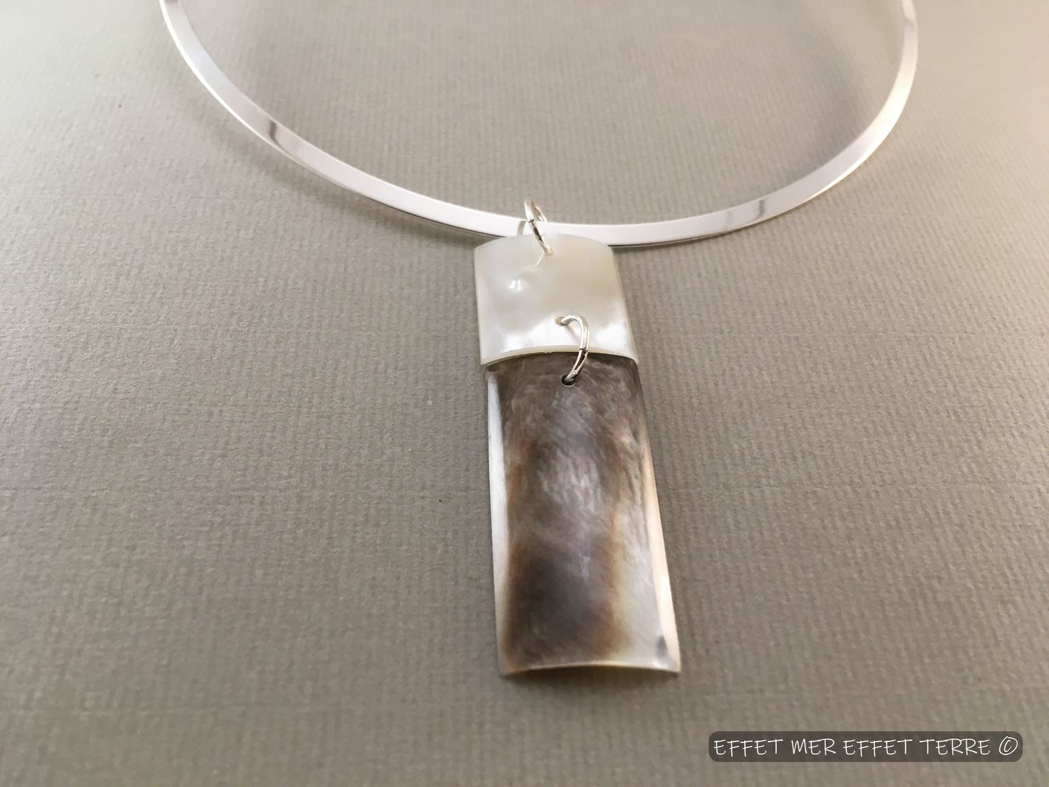 Pendentif nacre grise et nacre blanche