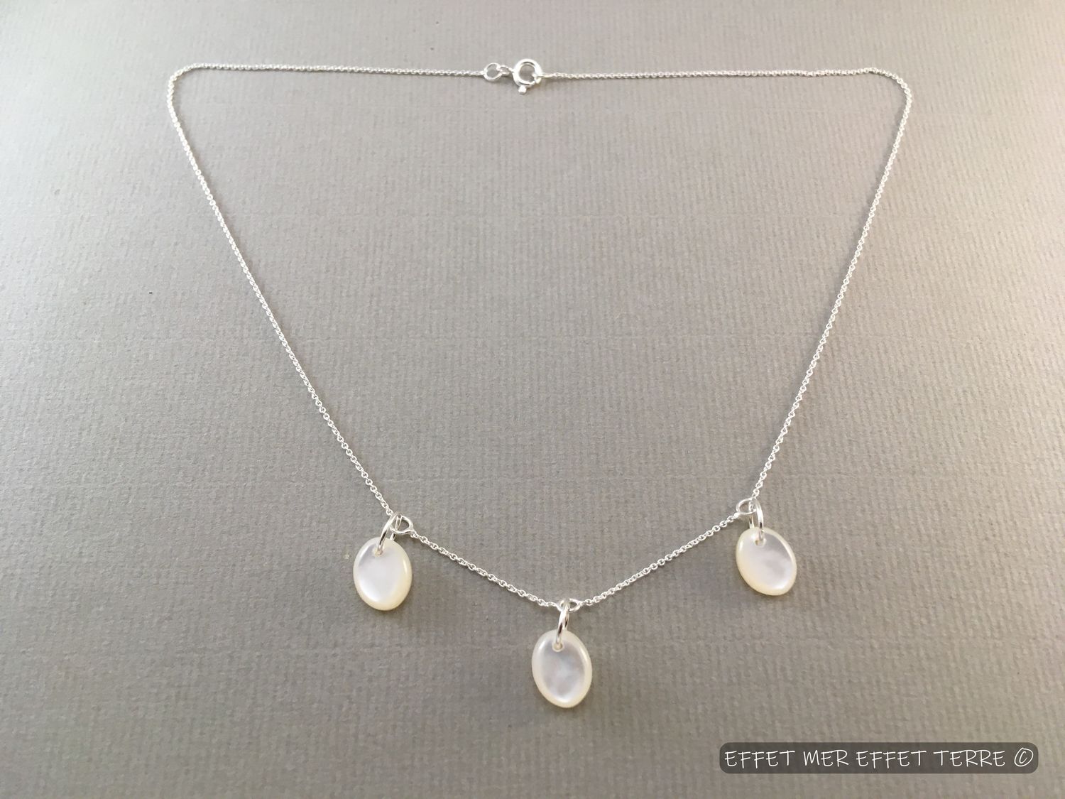 Pendentif 3 ovales nacre blanche