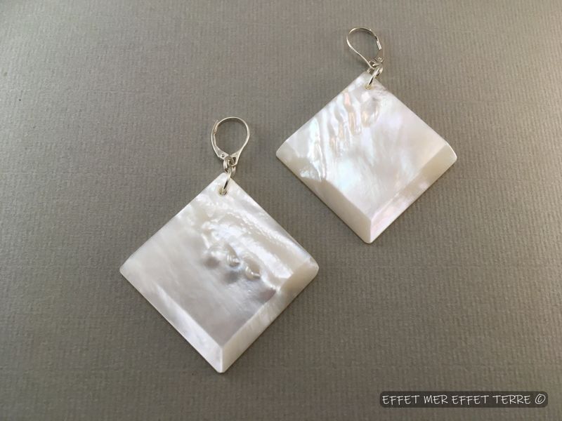 Boucle d&#39;oreille carrés nacre blanche