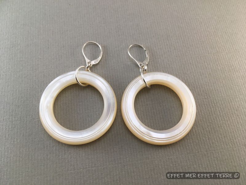 Boucle d&#39;oreille évidées nacre blanche