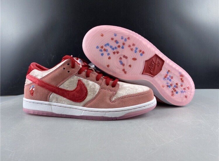 Nike SB Dunk Low Strangelove