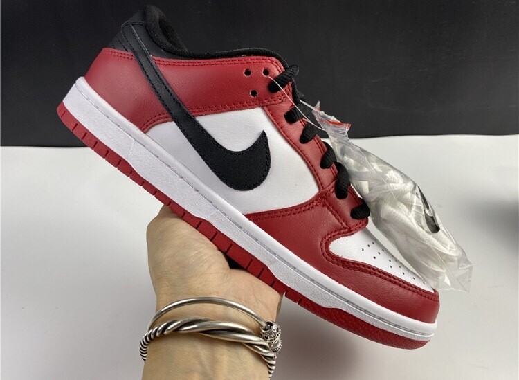 Nike SB Dunk Low Chicago