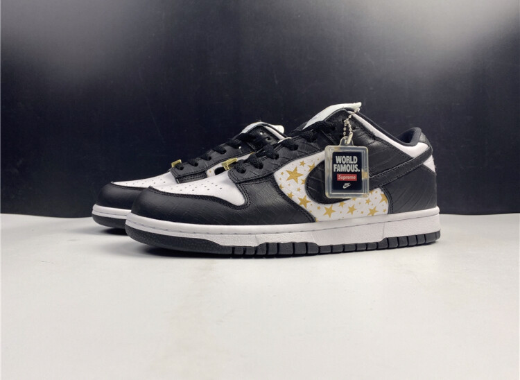 Supreme X Nike SB Dunk Low