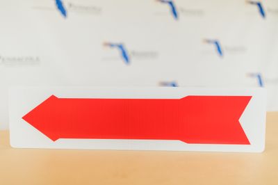 DIRECTIONAL ARROW Red